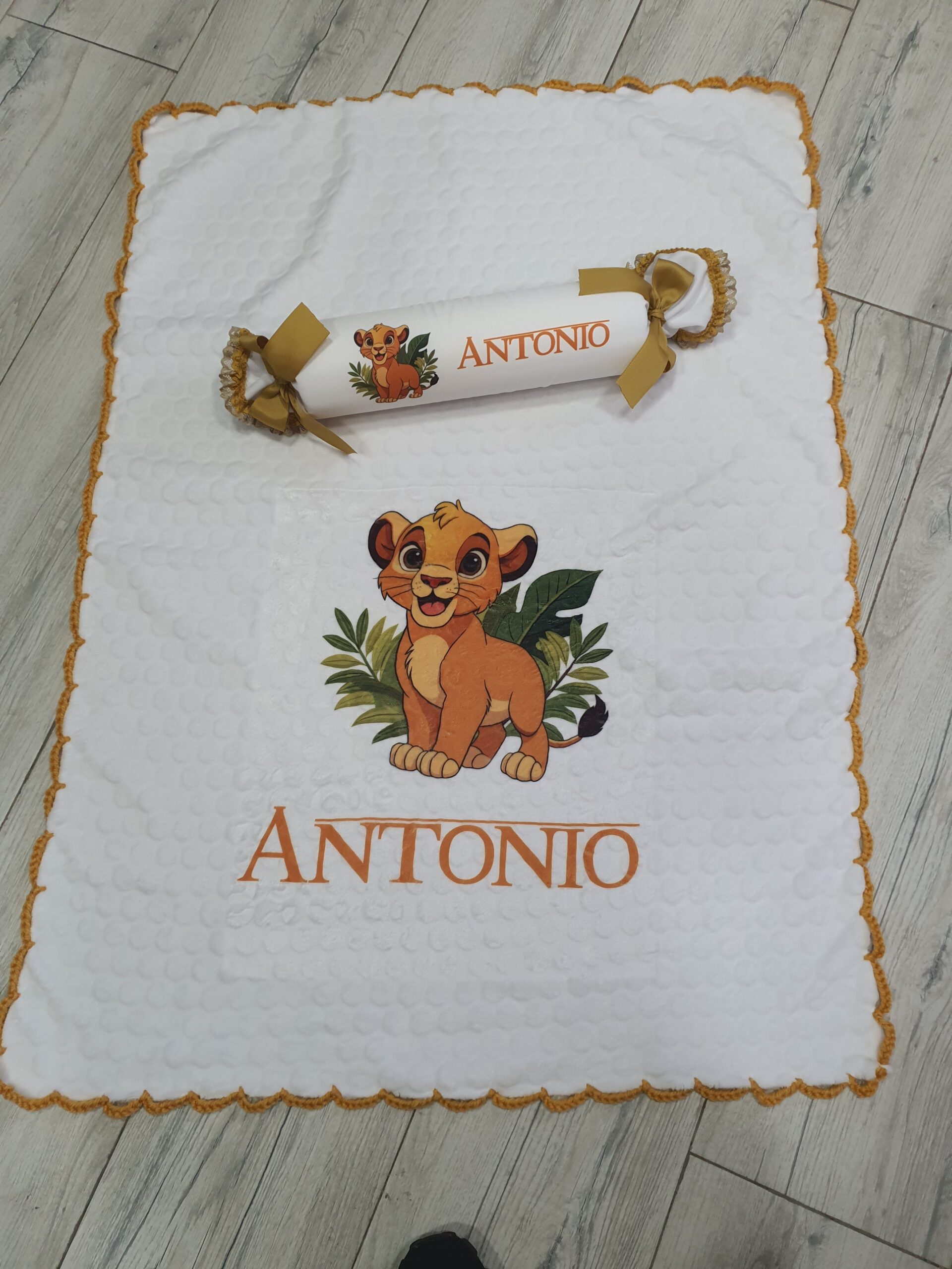 2025/05/20250509_114252-scaled.jpg Manta y rulo bebé - Imagen 1